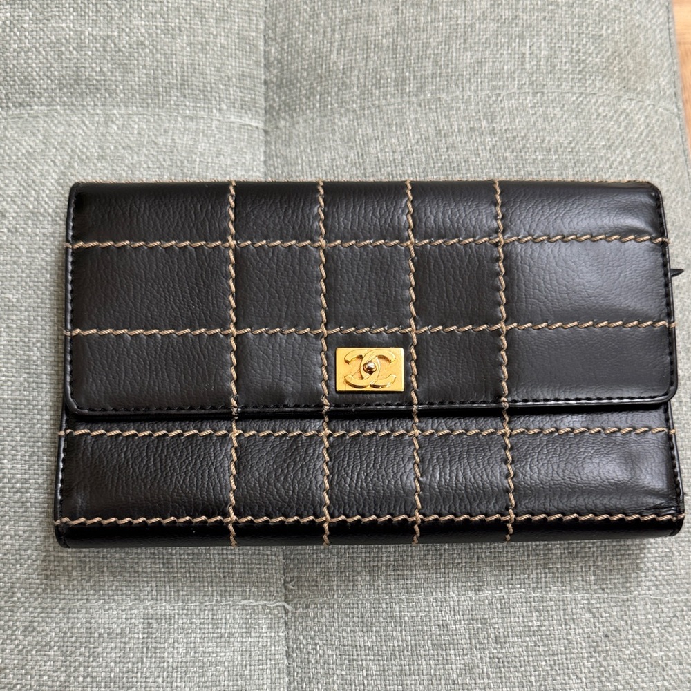 CHANEL Black and Tan Quilted Leather Wallet